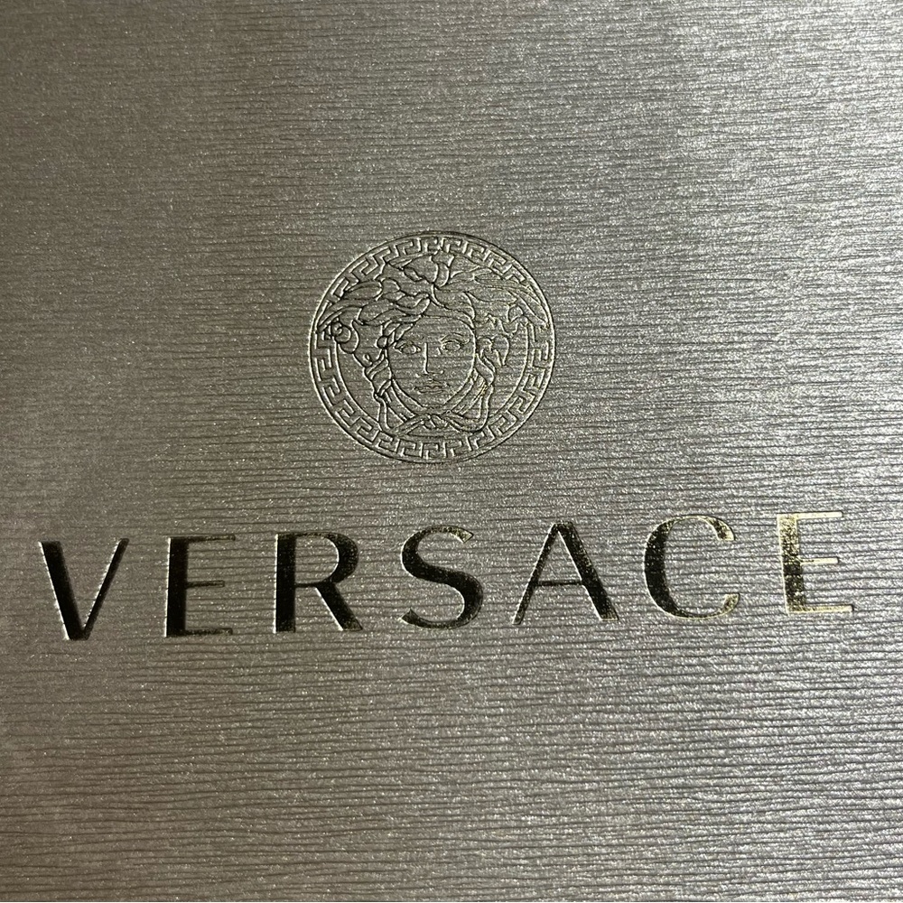 Versace circle green dial leather strap watch 42mm use like new in its box